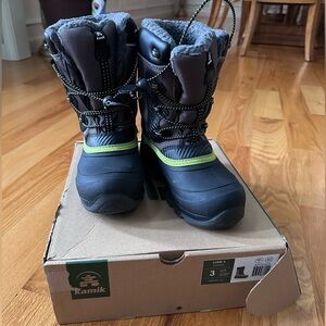 Kamik Kids' Gray Winter Boots with Lime Trim